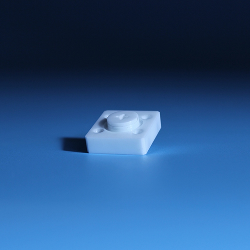 Vad är skillnaden mellan egenskaperna hos Zirconia keramik och aluminiumoxid keramik?